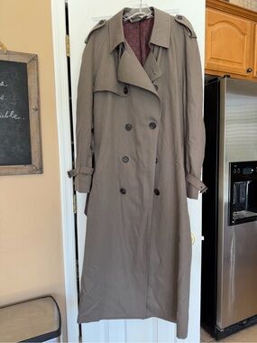 True Vintage 80s London Fog Trenchcoat Men's Belted 44 Long Union Made In USA